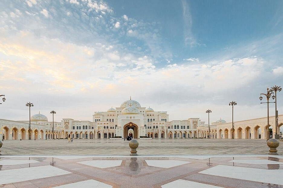 Abu Dhabi City Tour with Qasr Al Watan